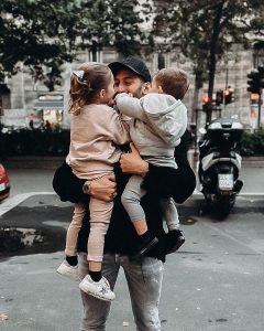 عکس هاکان چالهان اوغلو و فرزندانش