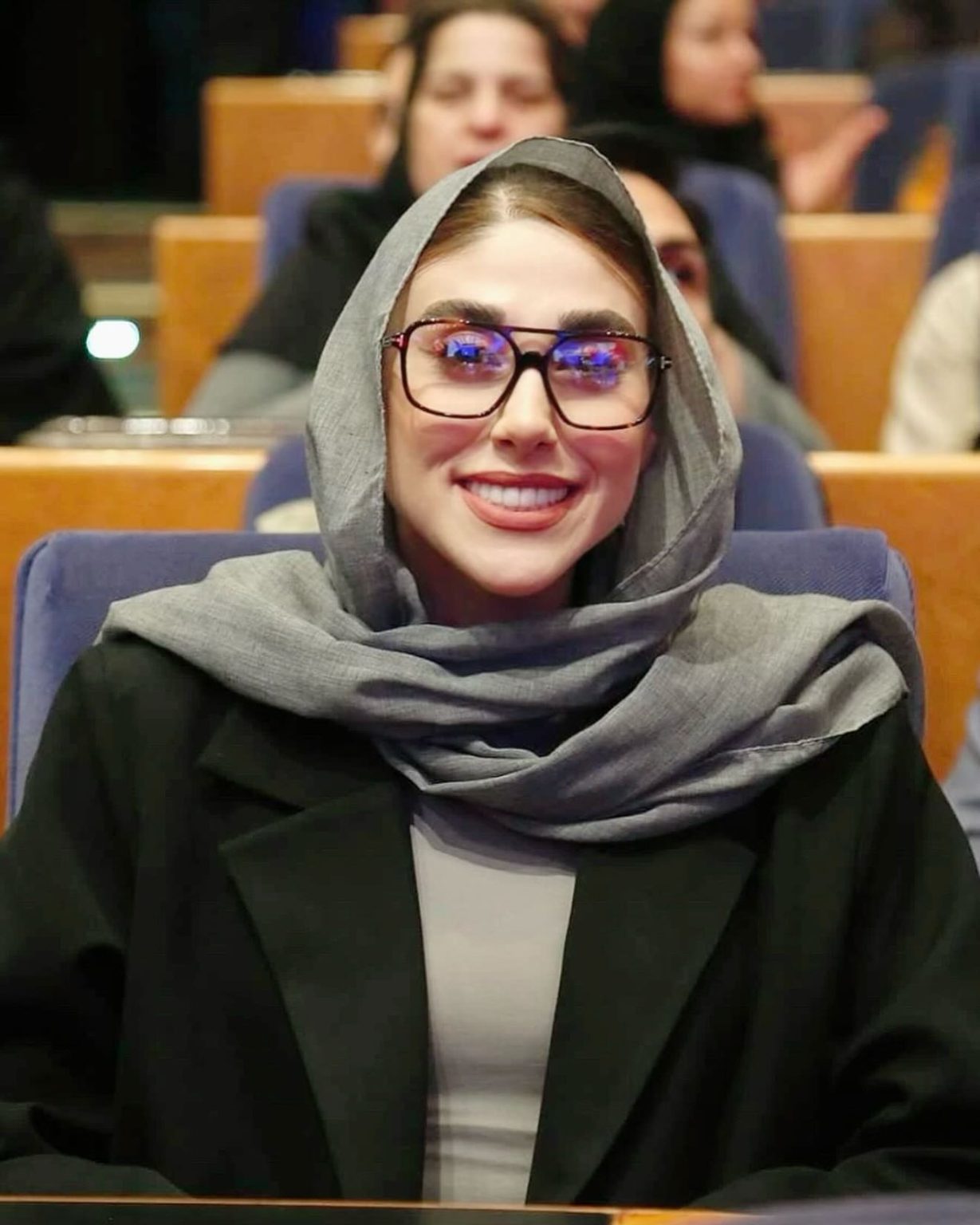 عکس پروفایل ناهید کیانی