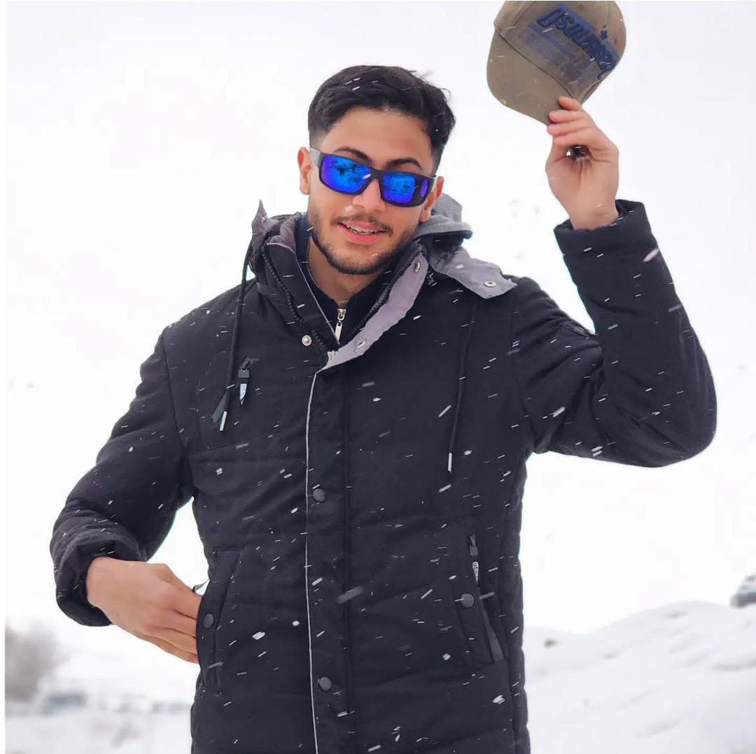 والپیپر علی خوش‌روش برای کامپیوتر