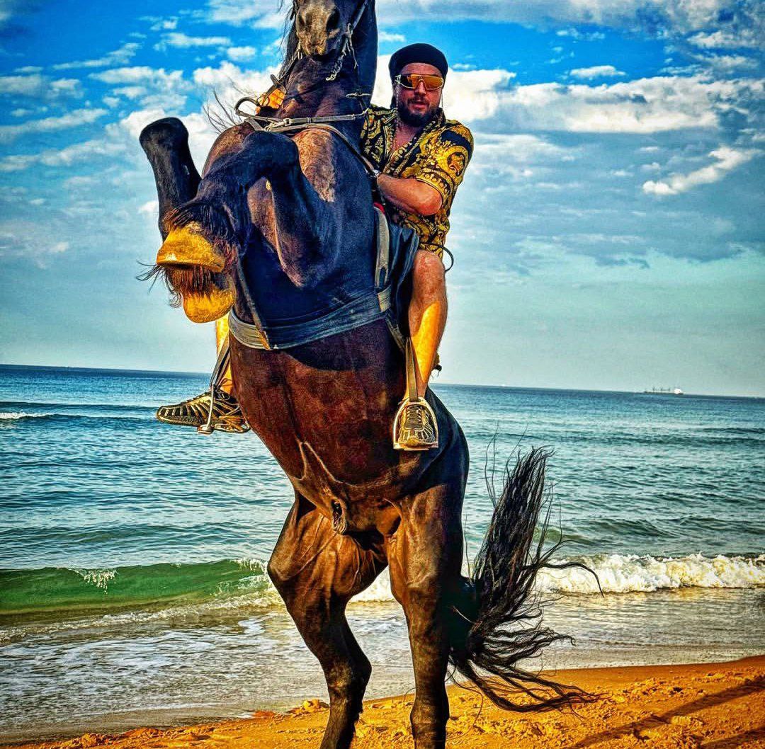 زندگی عارف غفوری باز زندگی عارف غفوری باز