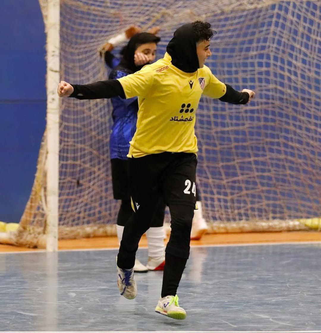 عکس شیرین صفاری فوتسال