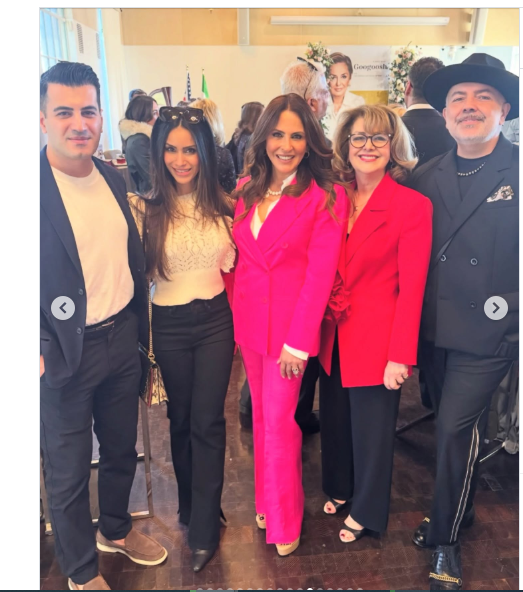 گوگوش کنار شارونا نظریان