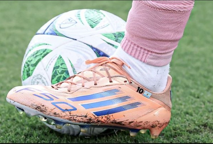 چمن بازی مسی به فروش رسید