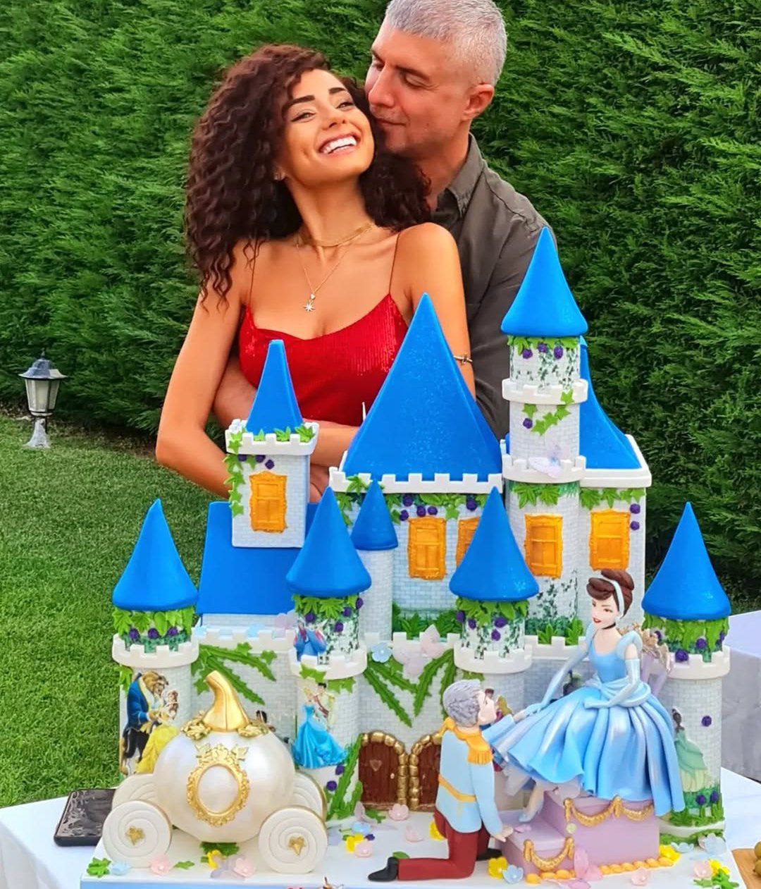 یلدایی متفاوت در منزل اوزجان دنیز