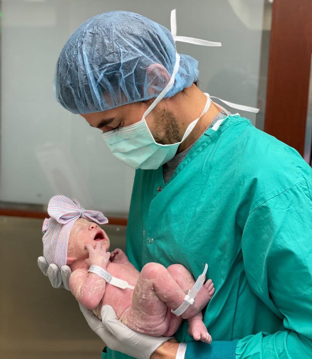  عکس فرزند چهارم انریکه ایگلسیاس 